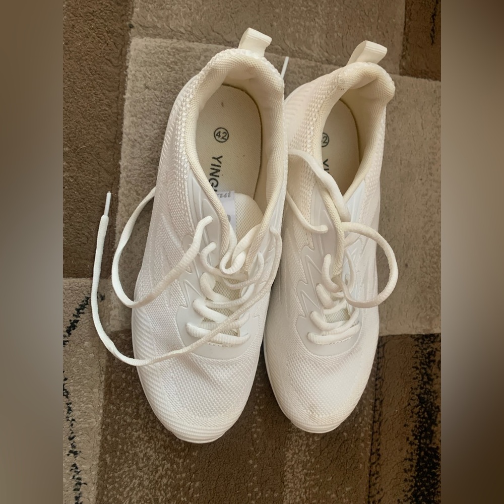 White Sneakers with Breathable Fabric and Minimalist Design